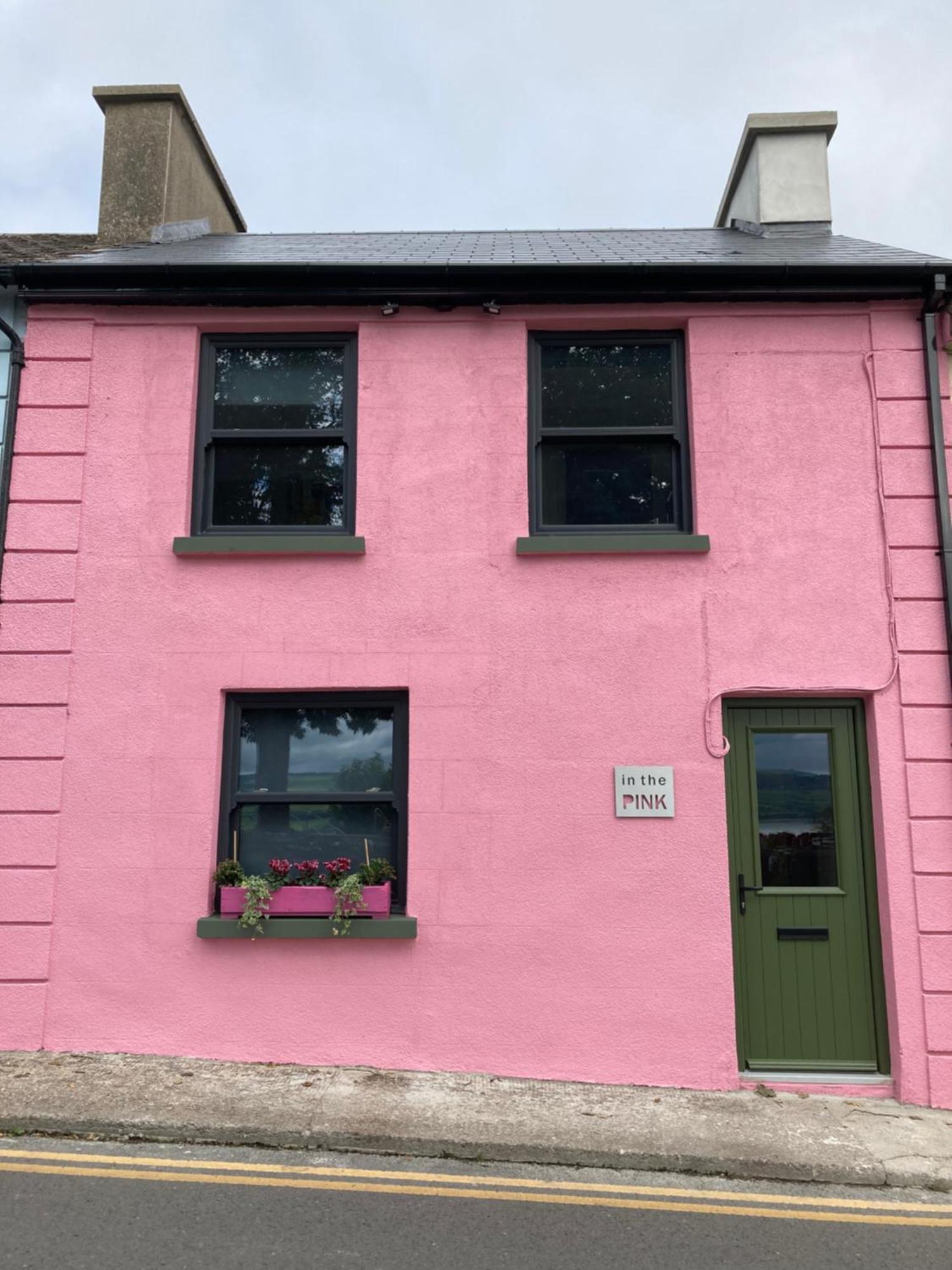 In The Pink Villa Dungarvan  Bagian luar foto